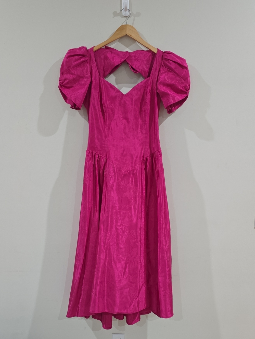 Halloween Fuchsia Puff-Sleeve Midi Dress with Cutout Back